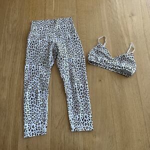 Slinkii Athletic Leggings and Sports Bra crop Top in White Leopard Print